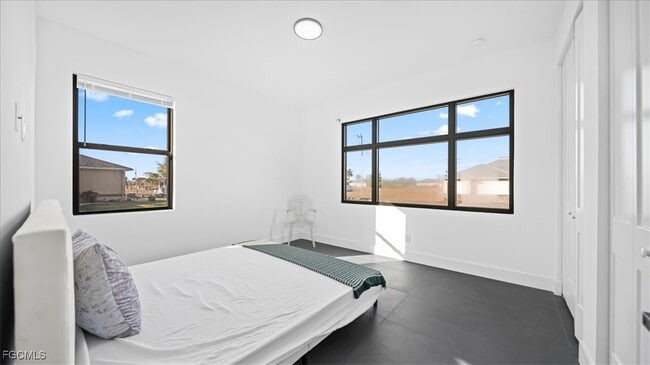 Building Photo - 1017 NE 4th Pl