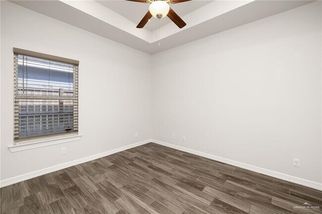 Building Photo - 13 Garden Ridge Ave