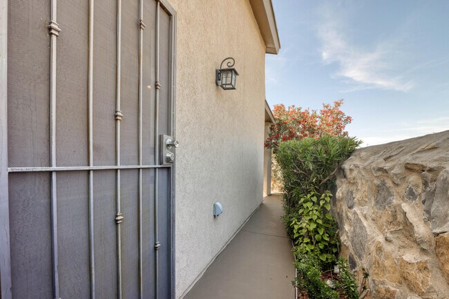 Building Photo - 7701 Maple Landing Court