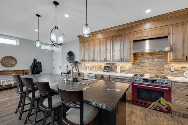 Building Photo - Stunning Luxury Mountain Home with Panoramic Views