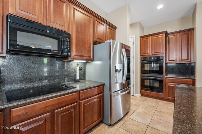Building Photo - 2122 W Red Range Way