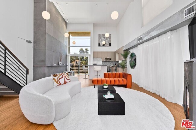 Building Photo - 7062 Hawthorn Ave