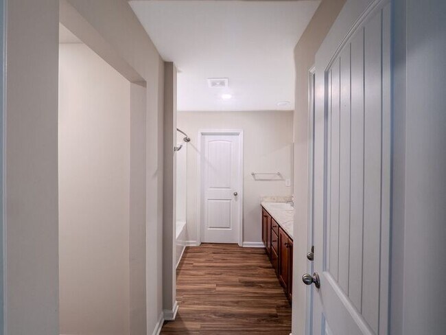 Building Photo - 400 Ruths Blvd