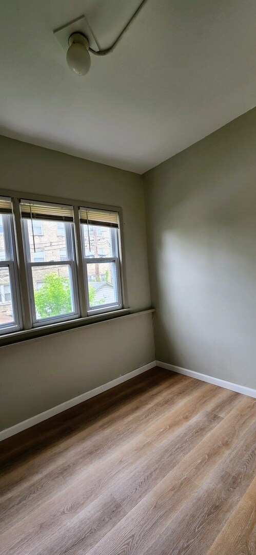 Building Photo - 4856 W Dakin St