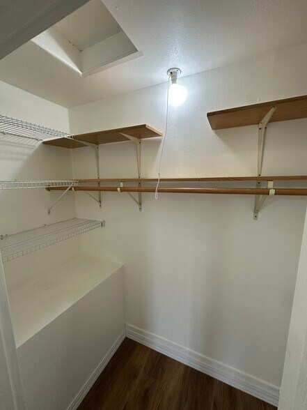 Building Photo - 915 Madison St