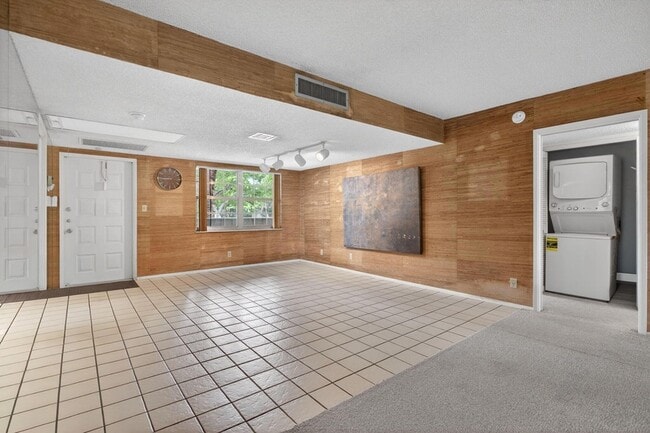 Building Photo - 800 Cypress Blvd