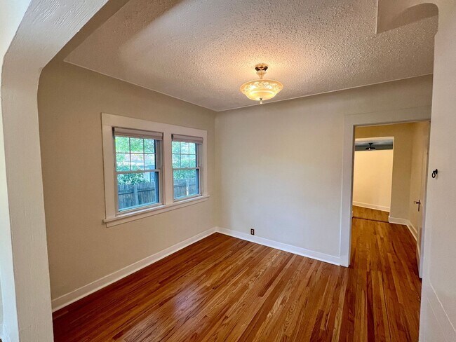 Building Photo - 1405 16th Ave