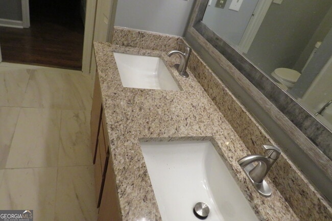 Building Photo - 1105 Hampton Rd