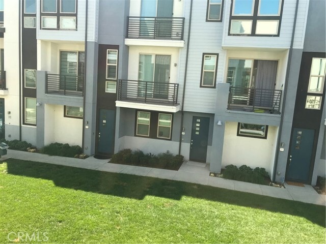 Building Photo - 322 Placemark