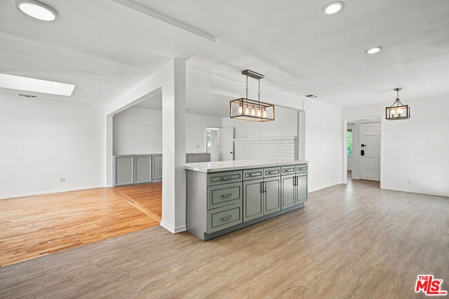Building Photo - 5631 Columbus Ave