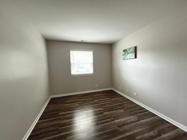 Building Photo - 546 E Shag Bark Ln