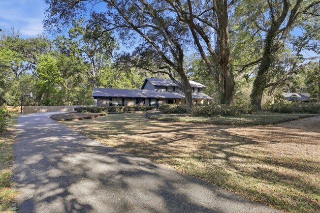 Building Photo - 4 Bedroom, 3 Bath House on 1 Acre in Fox Grove