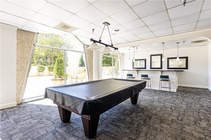 Building Photo - 2479 Peachtree Rd