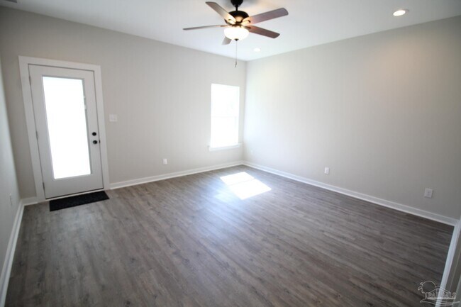 Building Photo - 726 Giese Ln