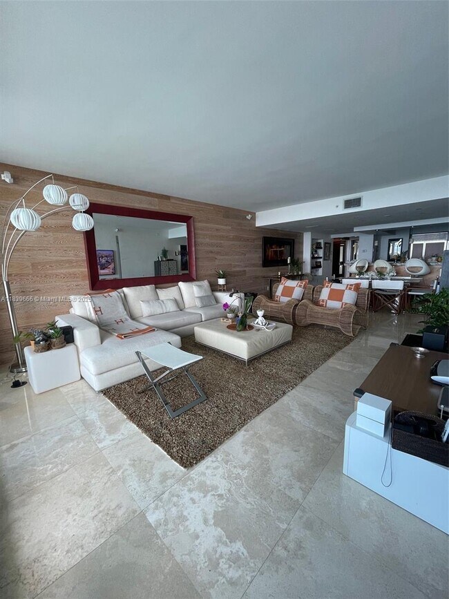 Building Photo - 1331 Brickell Bay Dr