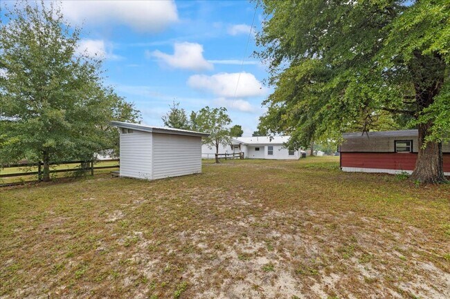 Building Photo - AVAILABLE 9/19!! 3bed/2bath with flex spac...