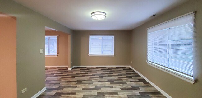 Building Photo - 830 Richards St