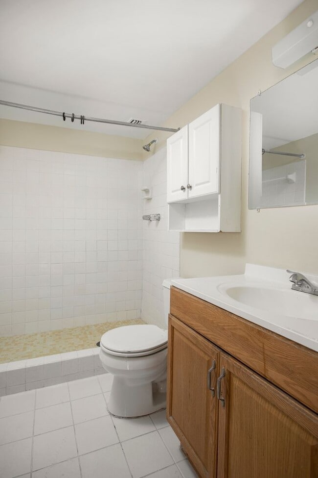 Building Photo - 2 Bedroom 2 Bathroom in Santa Clara Condo