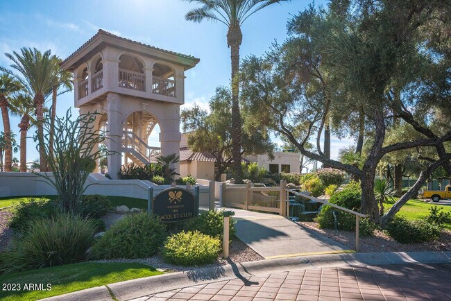 Building Photo - 9708 E Vía Linda