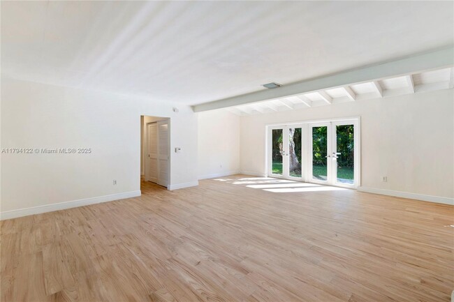 Building Photo - 410 Castania Ave