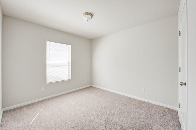 Building Photo - 10042 Cerritos dr
