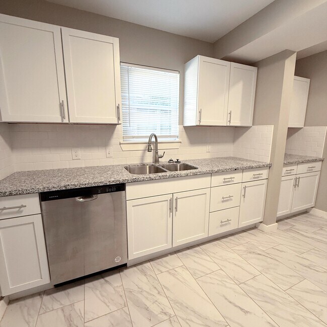 Building Photo - 2222 16th St