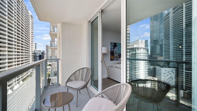 Building Photo - 1155 Brickell Bay Dr