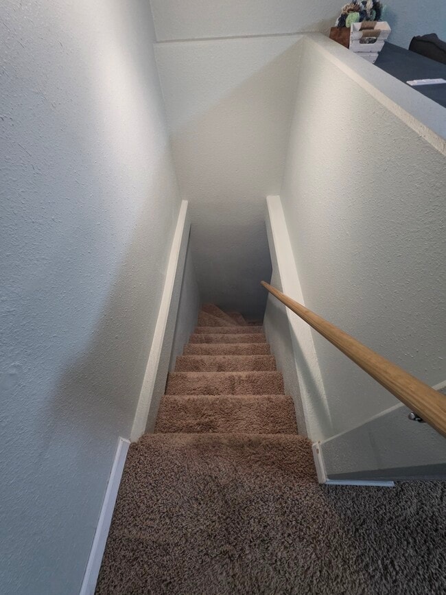 Building Photo - Oasis on F