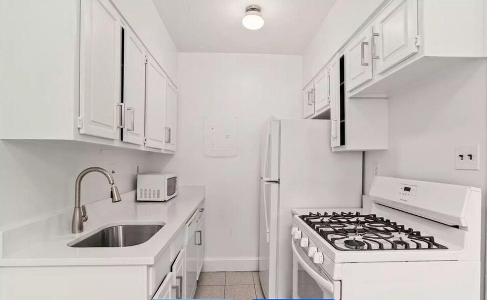 Building Photo - 4491 MacArthur Blvd NW