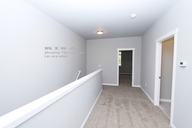 Building Photo - 4185 Lancaster Dr NE