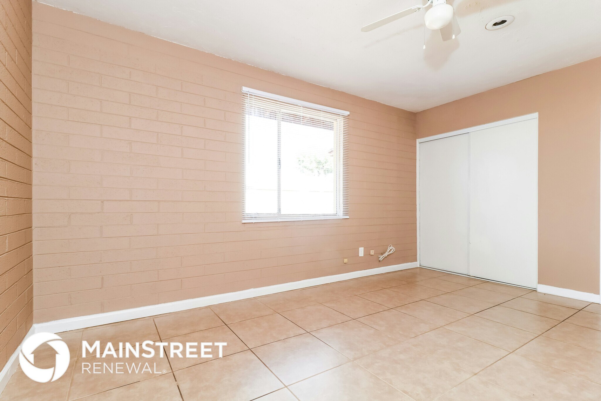 Building Photo - 6136 W Clarendon Ave