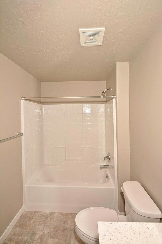 Building Photo - Single Level 3 Bedroom 3 Bathroom Home in South Meridian