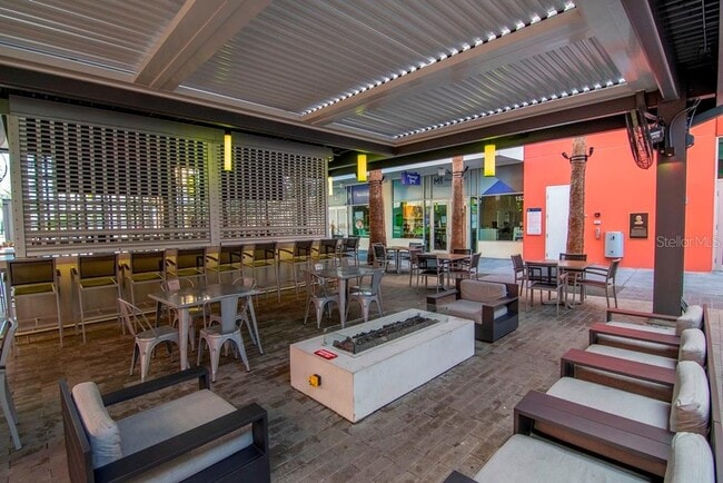 Building Photo - 1120 E Kennedy Blvd