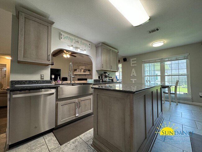 Building Photo - 109 Long Pointe Dr