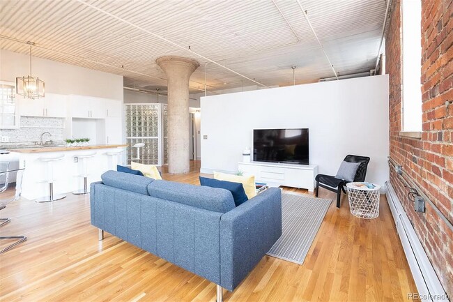 Building Photo - 2261 Blake St