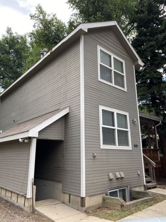 Building Photo - STUDENTS WELCOME! Single-Family Home Walking Distance to CSU!