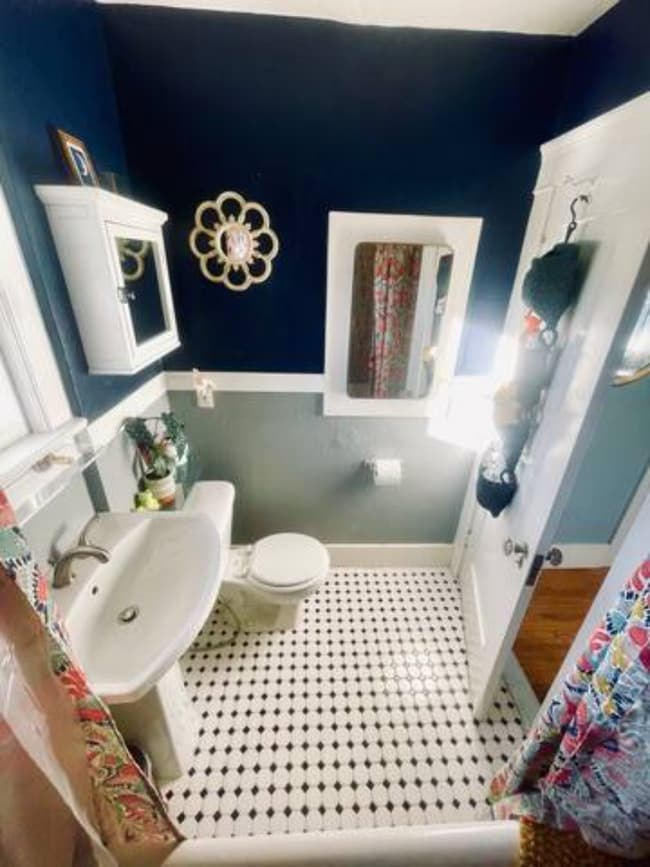 Building Photo - 2910 Grape Street