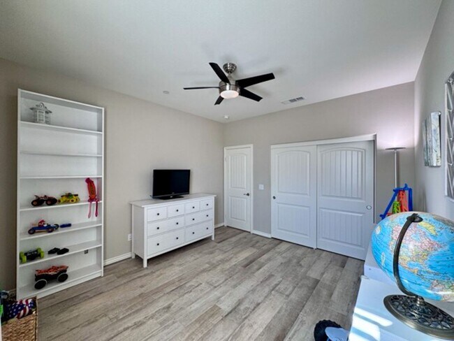 Building Photo - Stunning 5 Bedroom + Office Home with Priv...