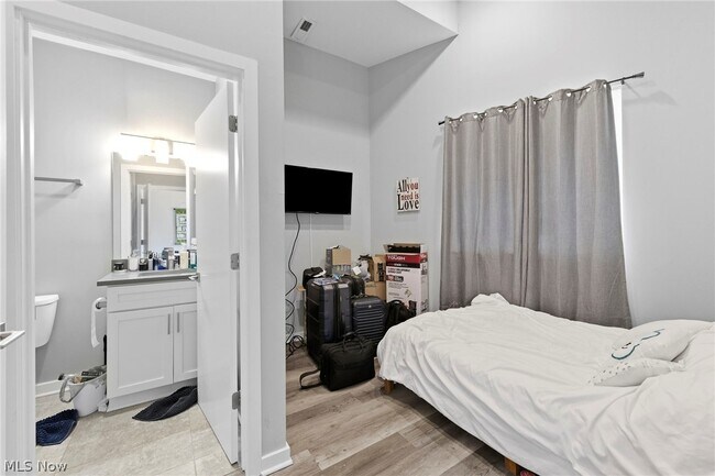 Building Photo - 402 Jefferson Ave