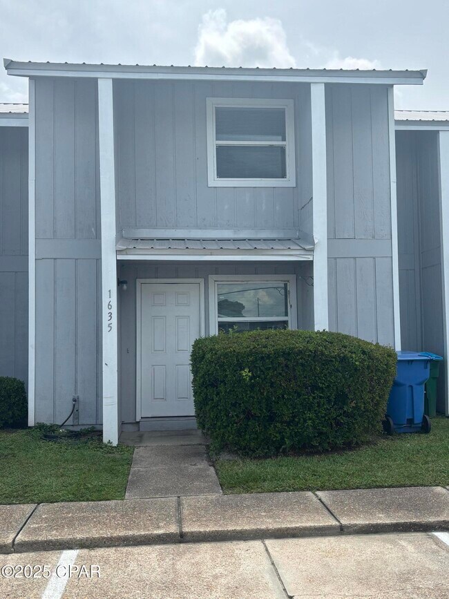 Primary Photo - 1635 N James Ave