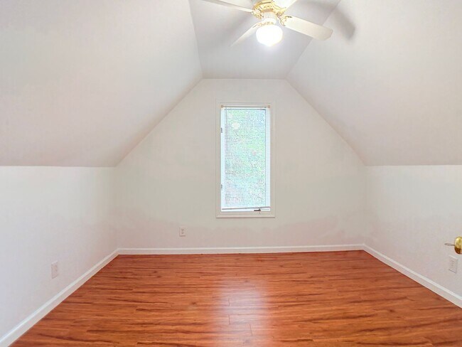 Building Photo - Charming, large wooded lot.