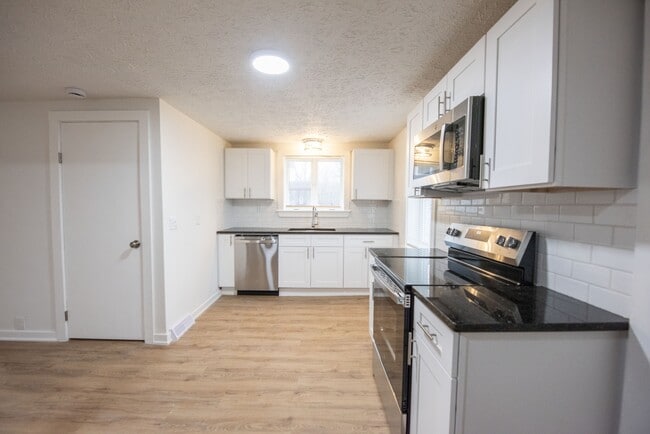 Building Photo - 16781 Akron St