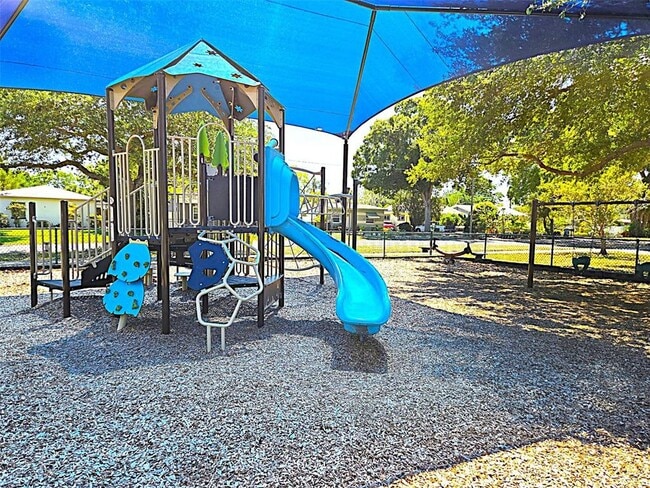 Building Photo - 5105 Tangerine Ave S