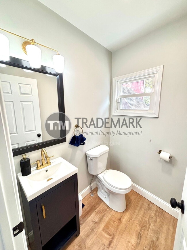 Building Photo - 758 Manor St