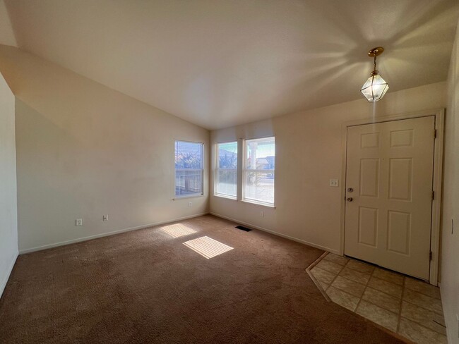 Building Photo - 3 bedroom 2 bath Fernley home in Donner Tr...