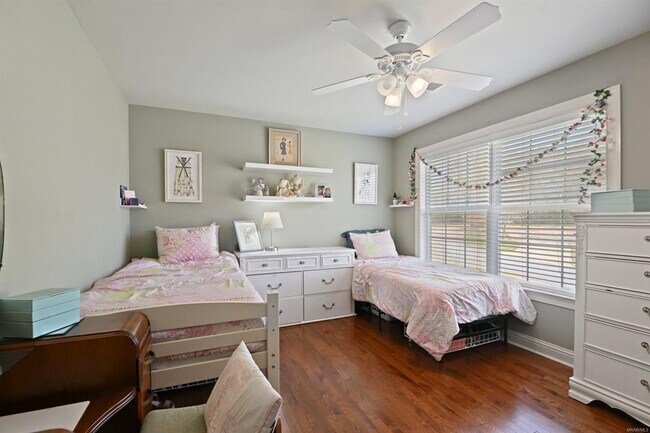 Building Photo - 401 Clear Creek View
