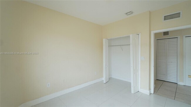 Building Photo - 1535 SE 26th St