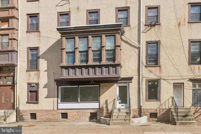 Building Photo - 1538 Pine St