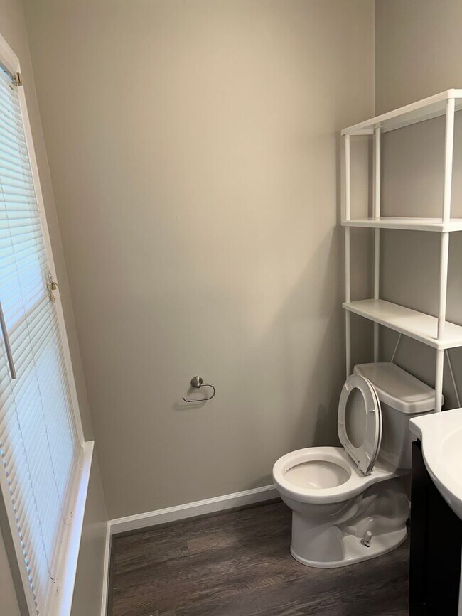 Building Photo - Updated 3 Bedroom 2.5 Bath Home on Hardwoo...