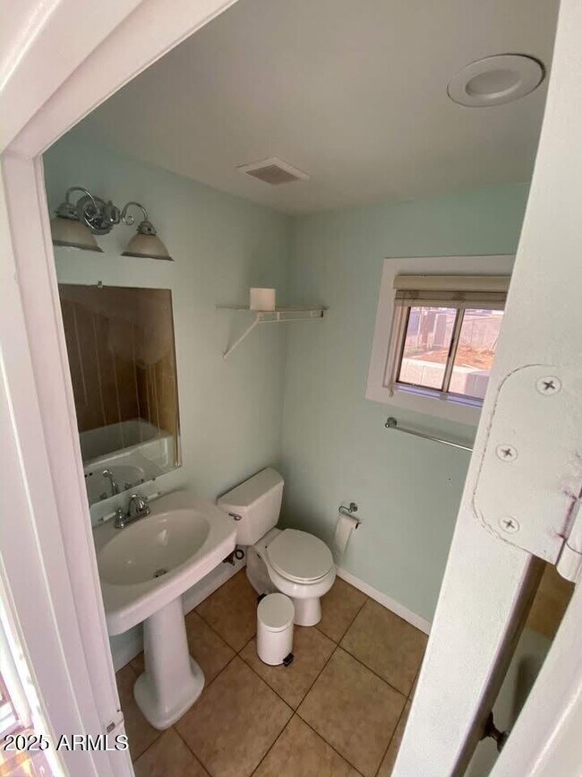 Building Photo - 1329 W Fillmore St